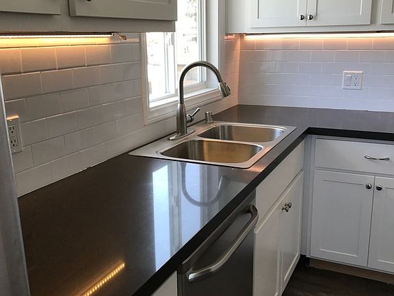 3rd image of 221 Calle Miramar APT D