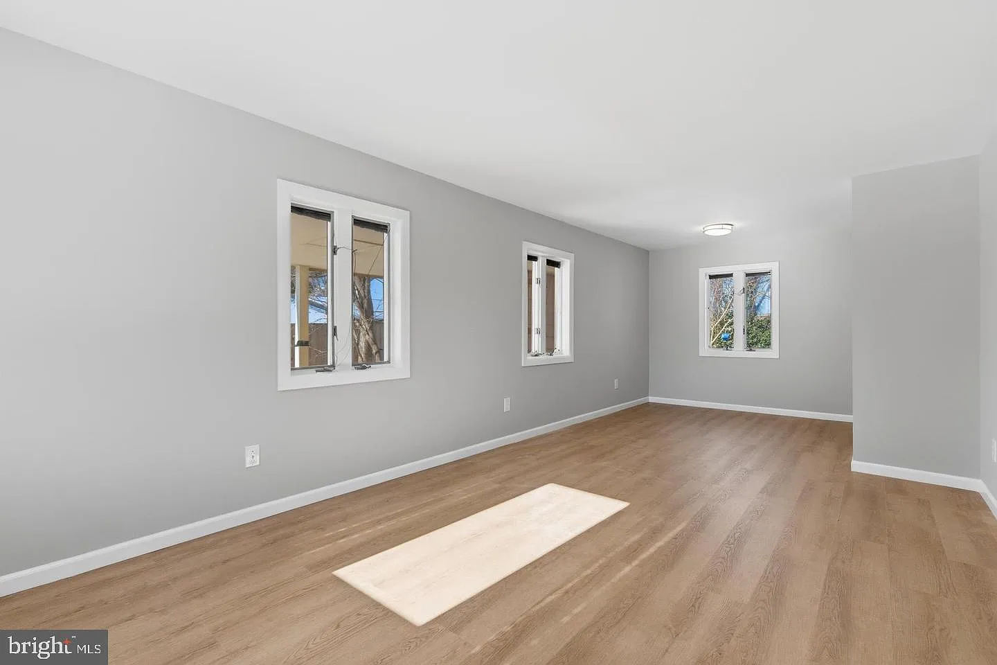 3 bed, 1.0 bath, 1197 sqft, $3,200 — Photo 3