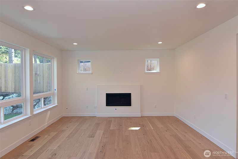 5th image of 1126 Whidbey Street