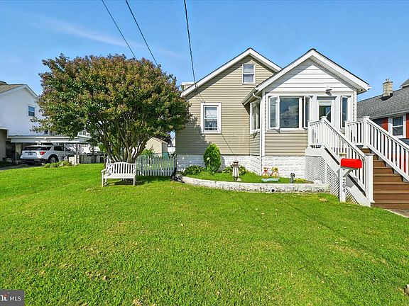 2nd image of 204 Bayside Dr