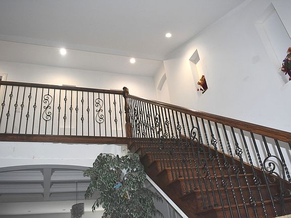 5th image of 1639 Ferndale Ave