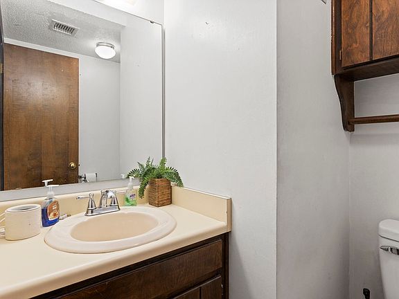 3rd image of 99 Cinderridge Dr APT 33