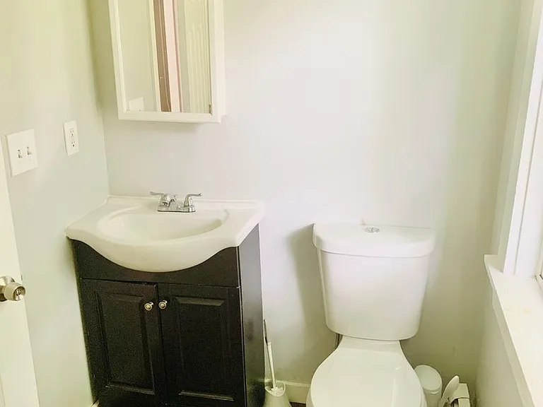 906 Portland Street — Photo 8