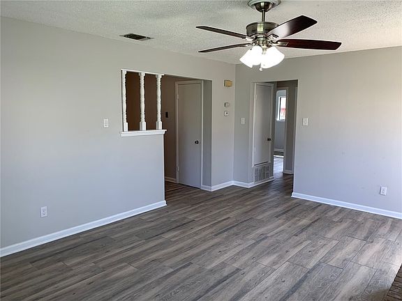 3rd image of 9821 Meadowheath Dr
