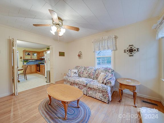 4th image of 422 Hawley Ave