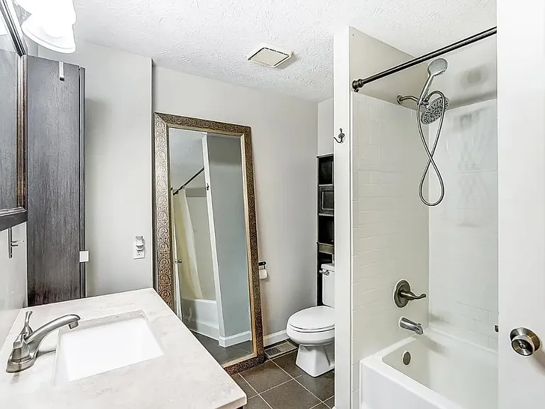 6406 Amber Ct — Photo 8