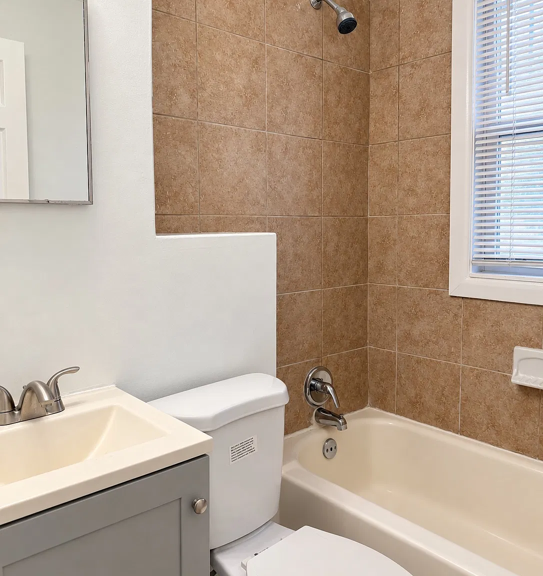 1 bed, 890 sqft, $1,250 — Photo 2