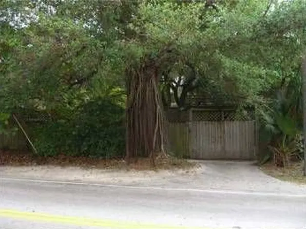 2550 Tigertail Ave, Miami, FL 33133