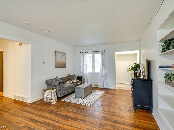 3rd image of 1440 Treasch Dr