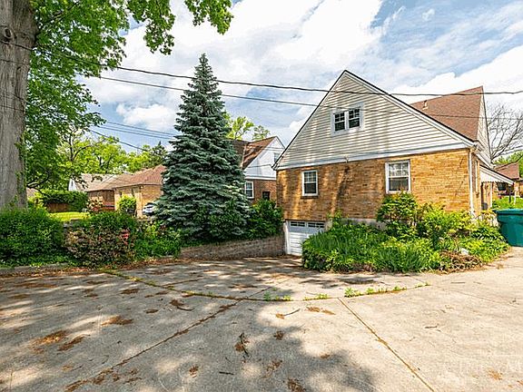 4th image of 1817 Blackstone Pl