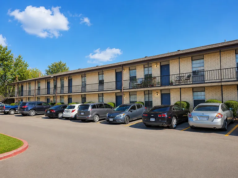 808 at South Center: Quiet community close to great amenities! — Photo 11