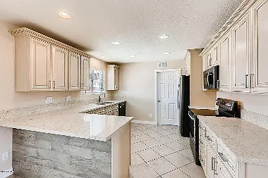 3 bed, 1672 sqft, $2,200 — Photo 3