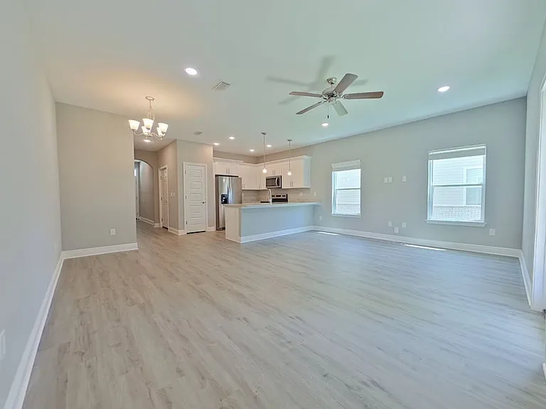 840 Fairview Dr — Photo 2