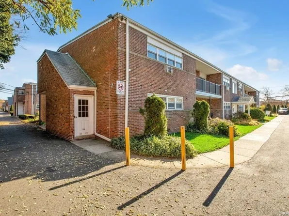 26 Ivy Street #1A, Farmingdale, NY 11735