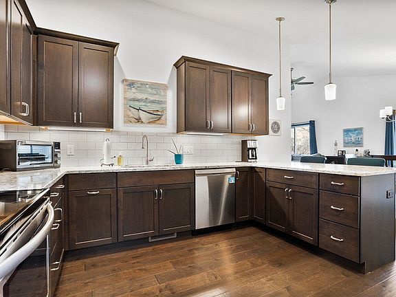 5th image of 4747 Lorraine Way