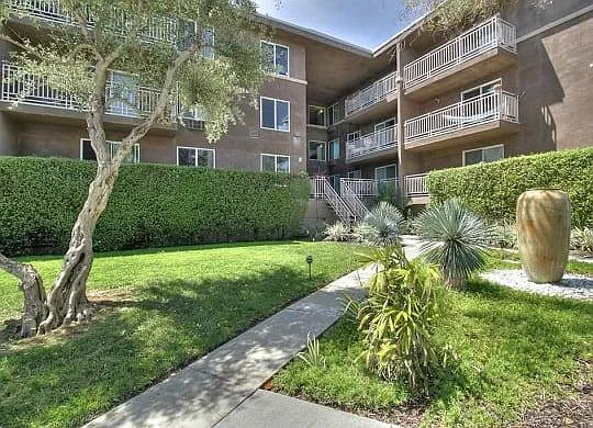 The Luxe Apartments — Photo 4