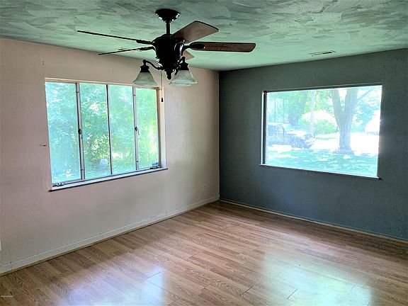 5th image of 125 Forest Ave