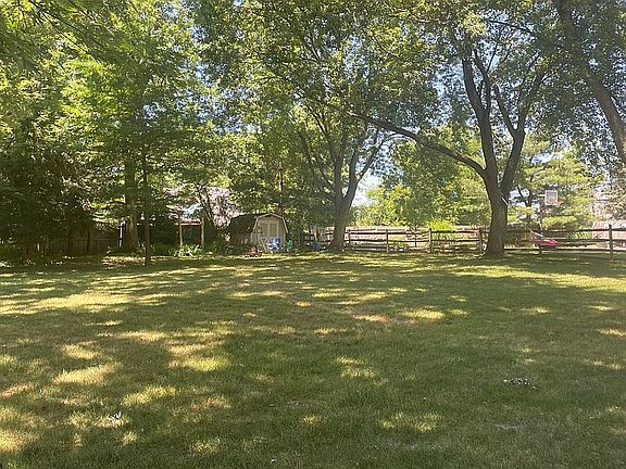 3rd image of 599 Falling Oaks Dr