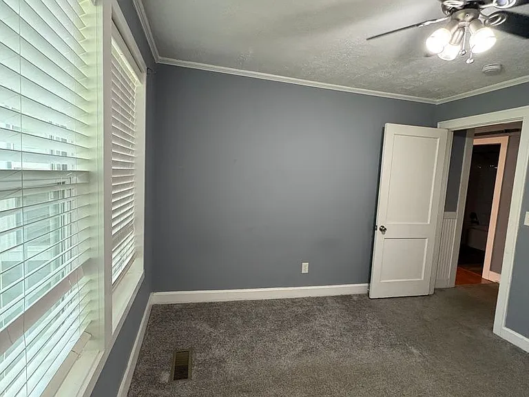 940 Julian Rd — Photo 11