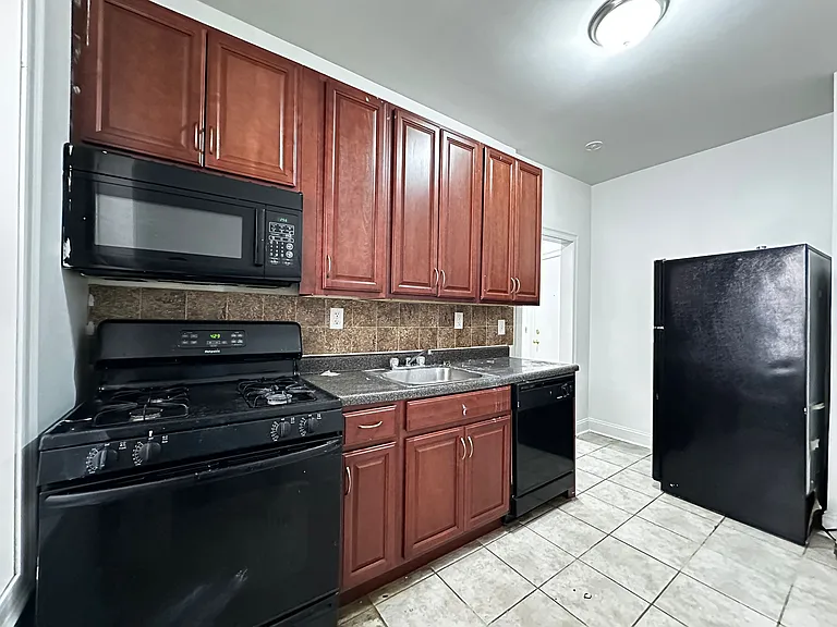 487 Garfield Ave #6E — Photo 1