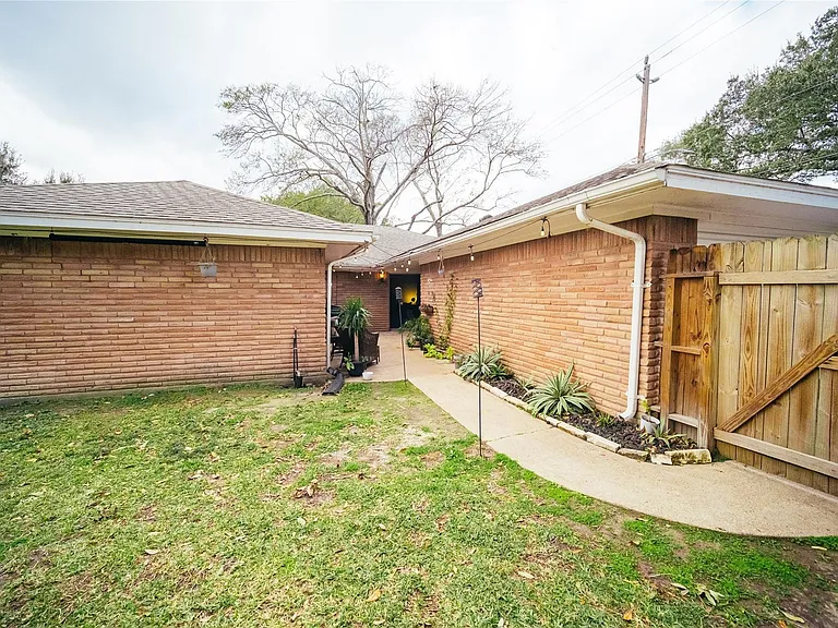 3630 Zoch Ln — Photo 30