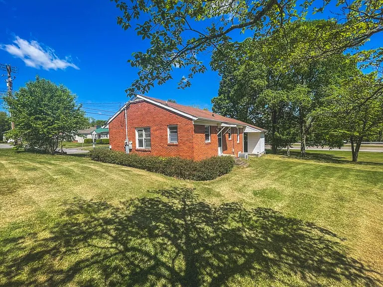 700 W Cedar St — Photo 20