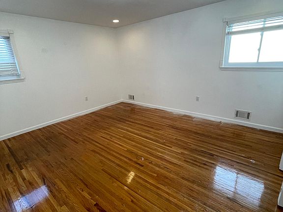 5th image of 433 Eltingville Blvd #1