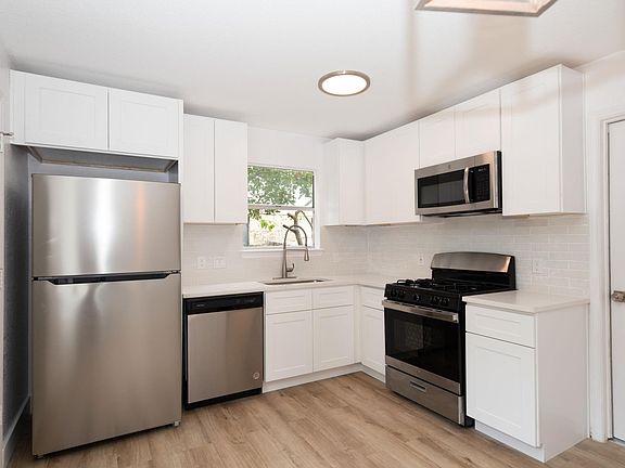 4th image of 13718 Cambourne Dr