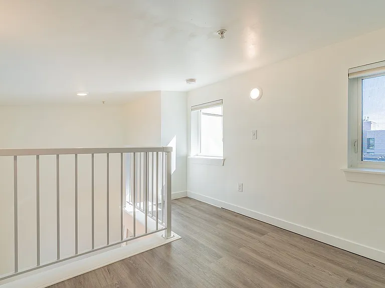 Modern Efficient Apartments in Prime Capitol Hill Location — Photo 25