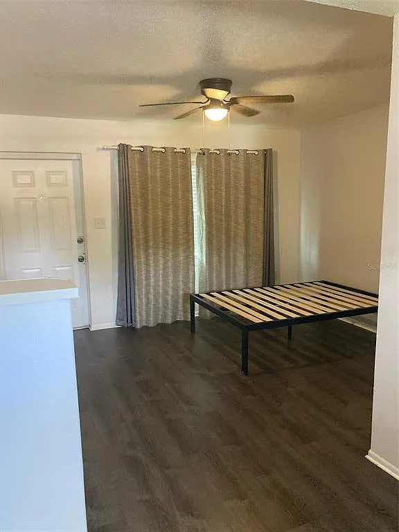 1 bed, 1.0 bath, 295 sqft, $950 — Photo 4