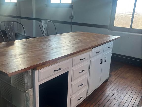 3rd image of 408 N Dewey St #305