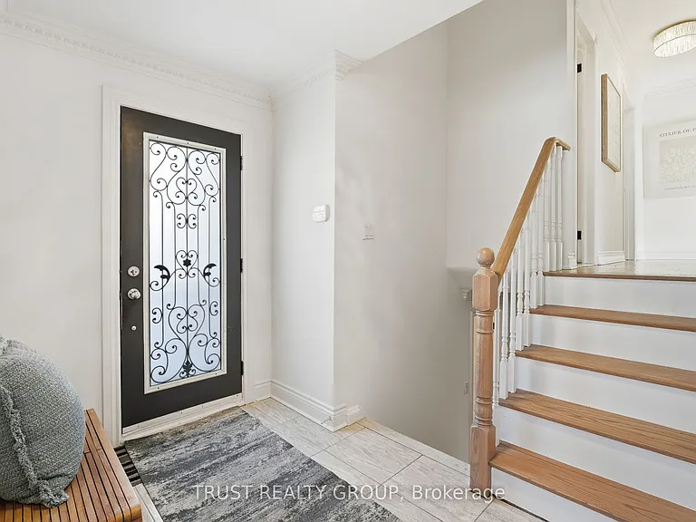 9 Del Ria Dr — Photo 8