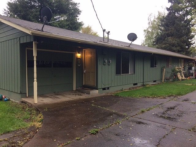 2nd image of 855 SE Atwood Ave