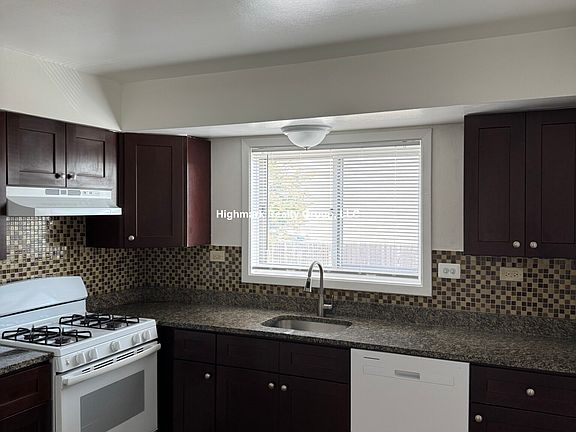 4th image of 1304 Carol St #2B