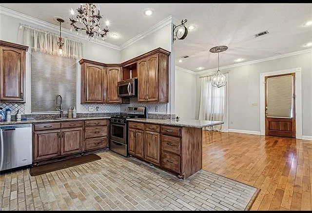 2 bed, 2.0 bath, 1306 sqft, $1,900 — Photo 2