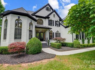 8707 Fairview Rd, Charlotte, NC 28226