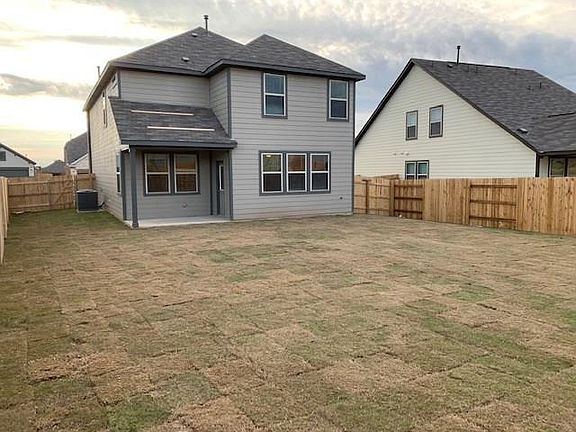 5th image of 267 Thornless Cir