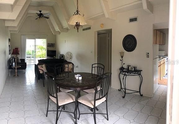 3rd image of 4407 Club Cir