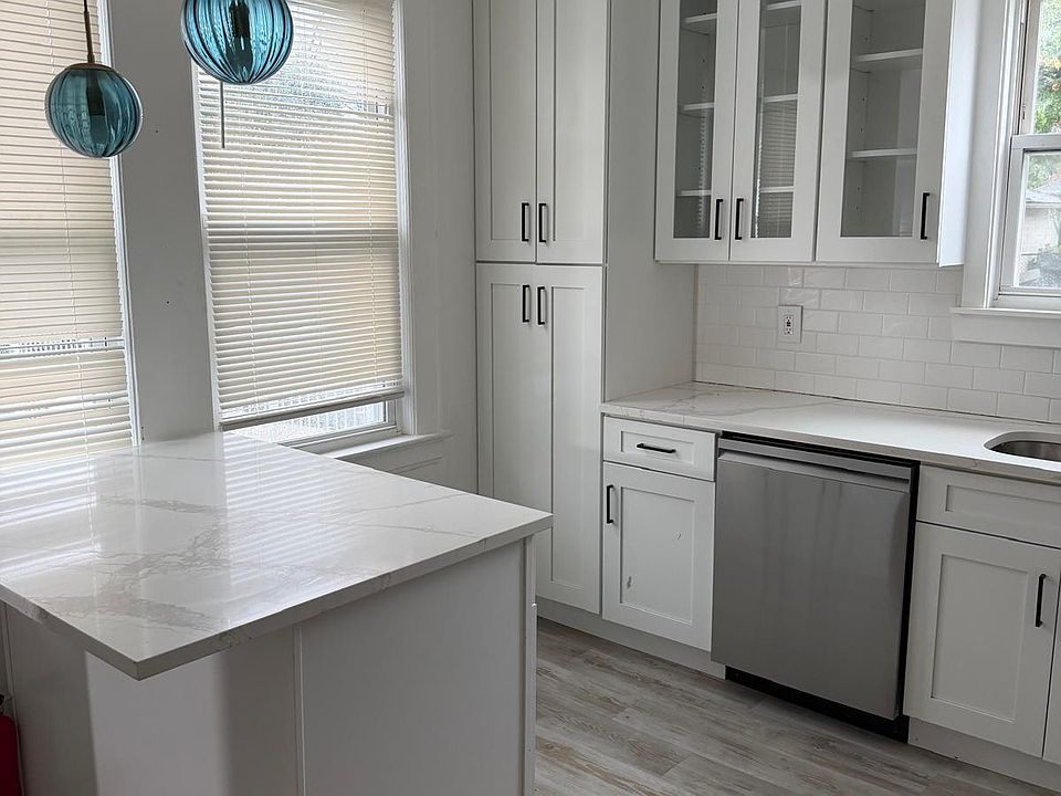 1st image of 913 S 19th St #3