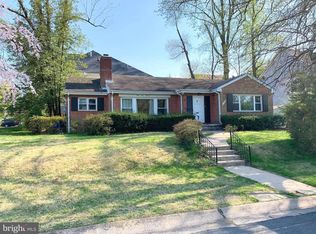 6100 Wilson Ln, Bethesda, MD 20817