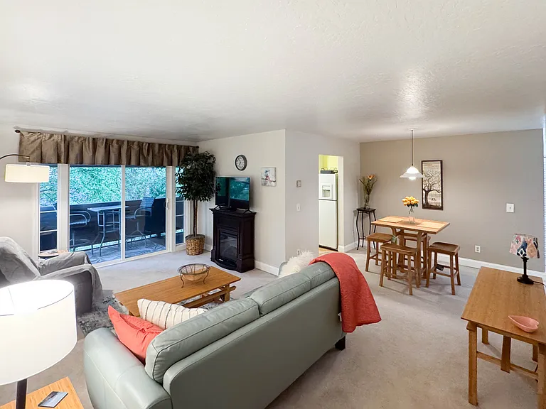2245 Minerva Way — Photo 8