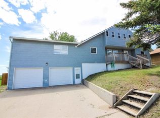 106 15th Ave NE, Minot, ND 58703