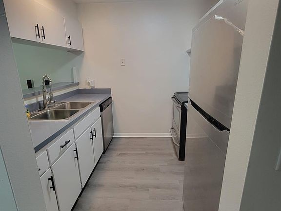5th image of 12 Saint Andrews Ct