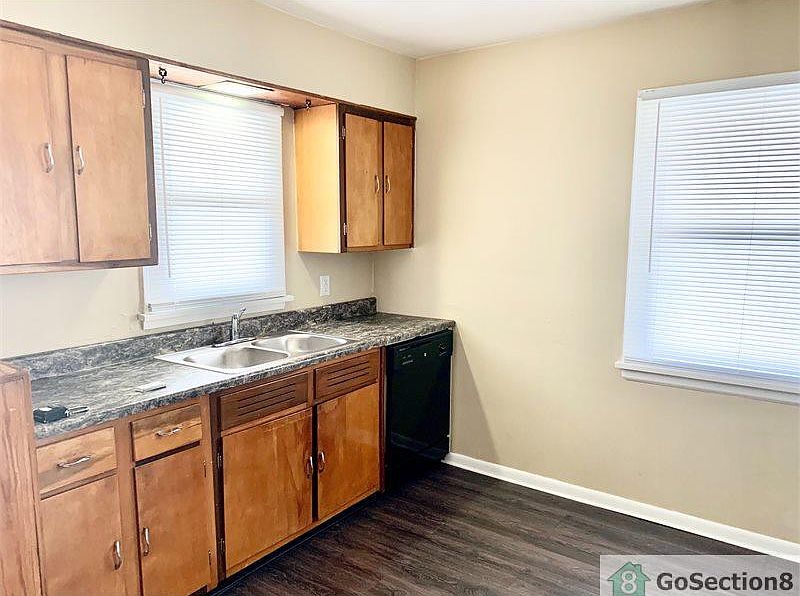1st image of 321 Foster Ave