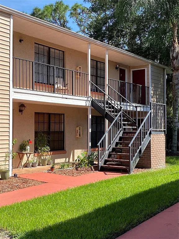 2 bed, 1.0 bath, 800 sqft, $1,250 — Photo 1