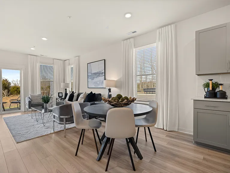 1740 Manuka Ln — Photo 2