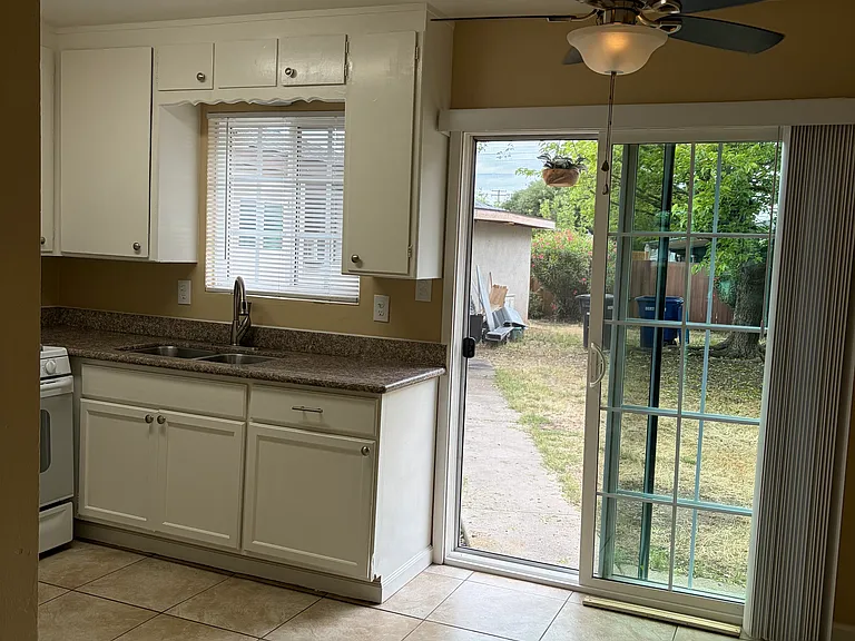 1709 Carver Ct #3 — Photo 3