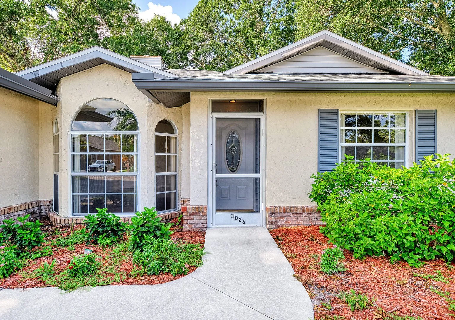 Stunning 3 Bedroom, 2 Bathroom, 2 Car Garage Home Located In The Highly Sought After Briarwood Co... — Photo 4