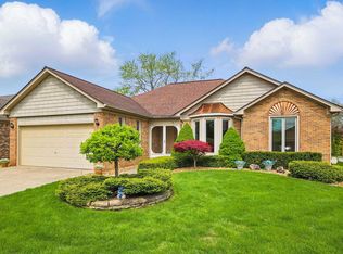 252 Parkland Dr, Rochester Hills, MI 48307