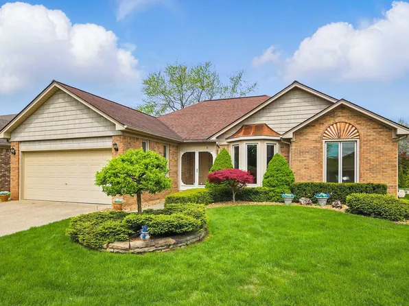 252 Parkland Dr, Rochester Hills, MI 48307